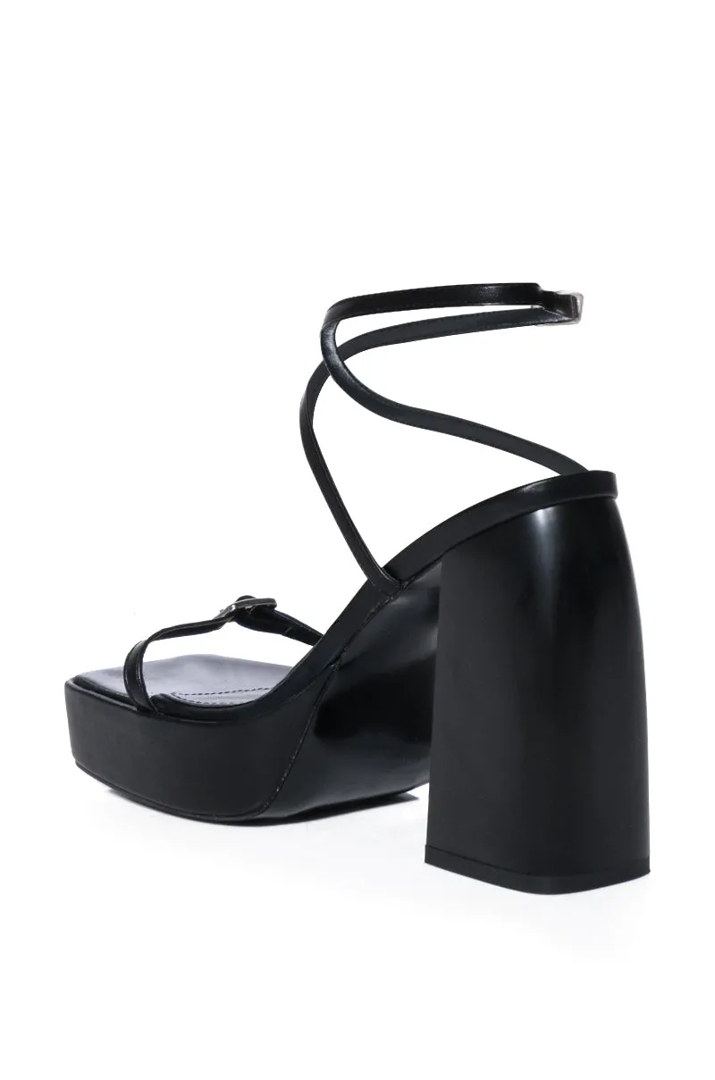 AZALEA WANG LENNOX 2 IN 1 STRAPPY SANDAL IN BLACK