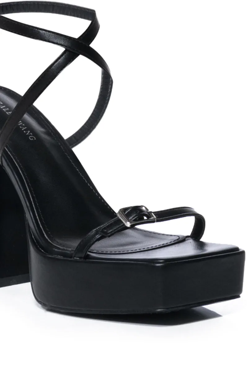 AZALEA WANG LENNOX 2 IN 1 STRAPPY SANDAL IN BLACK