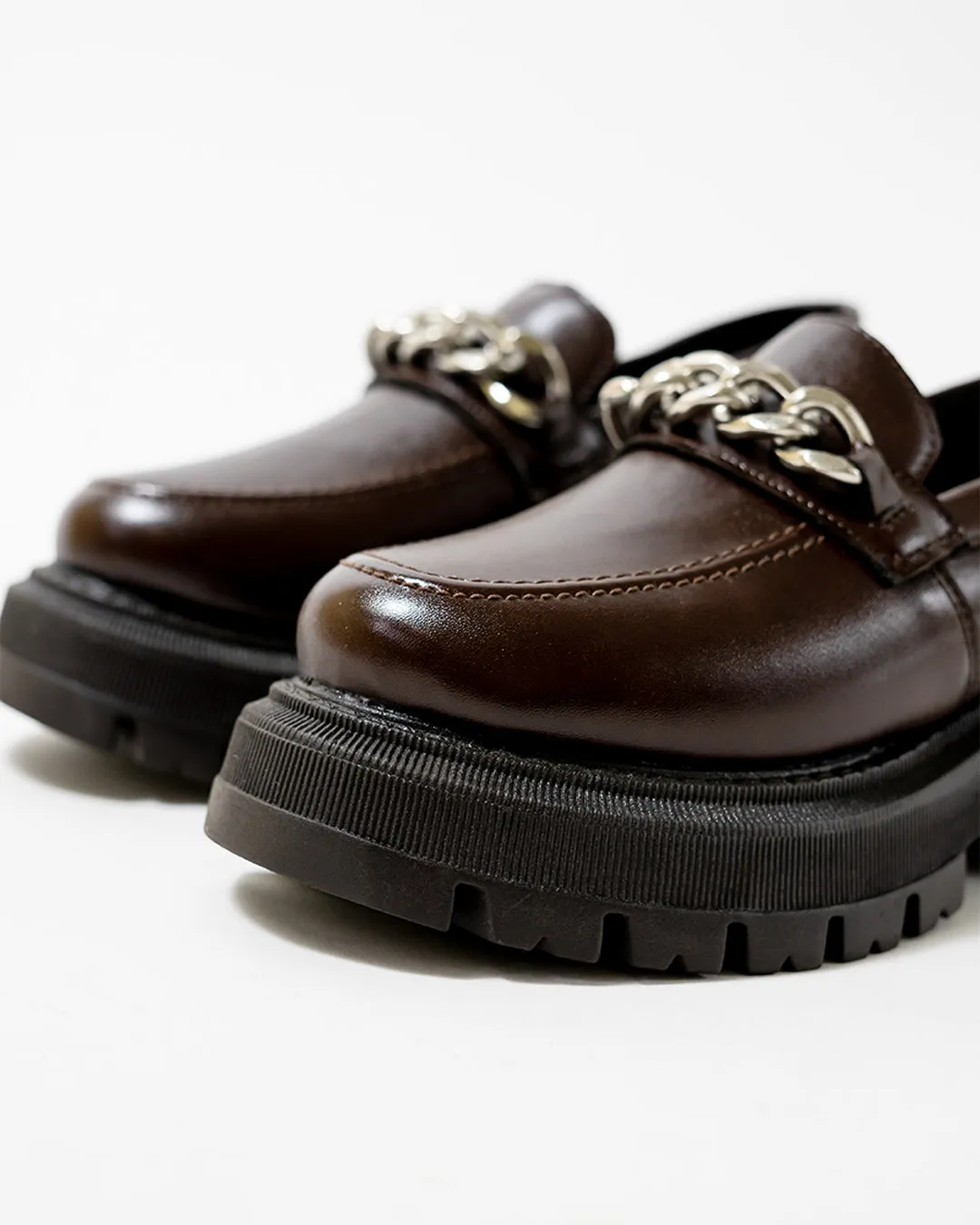 Back To School Minimal Chain Brown Shoe