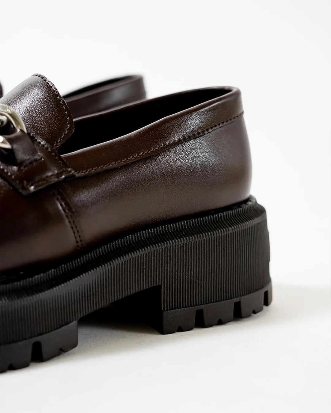 Back To School Minimal Chain Brown Shoe