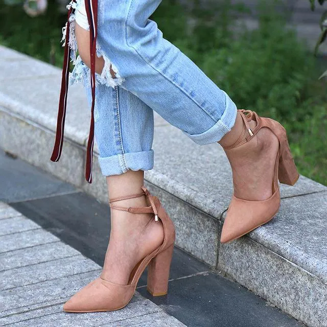 Pointed Retro High Pumps